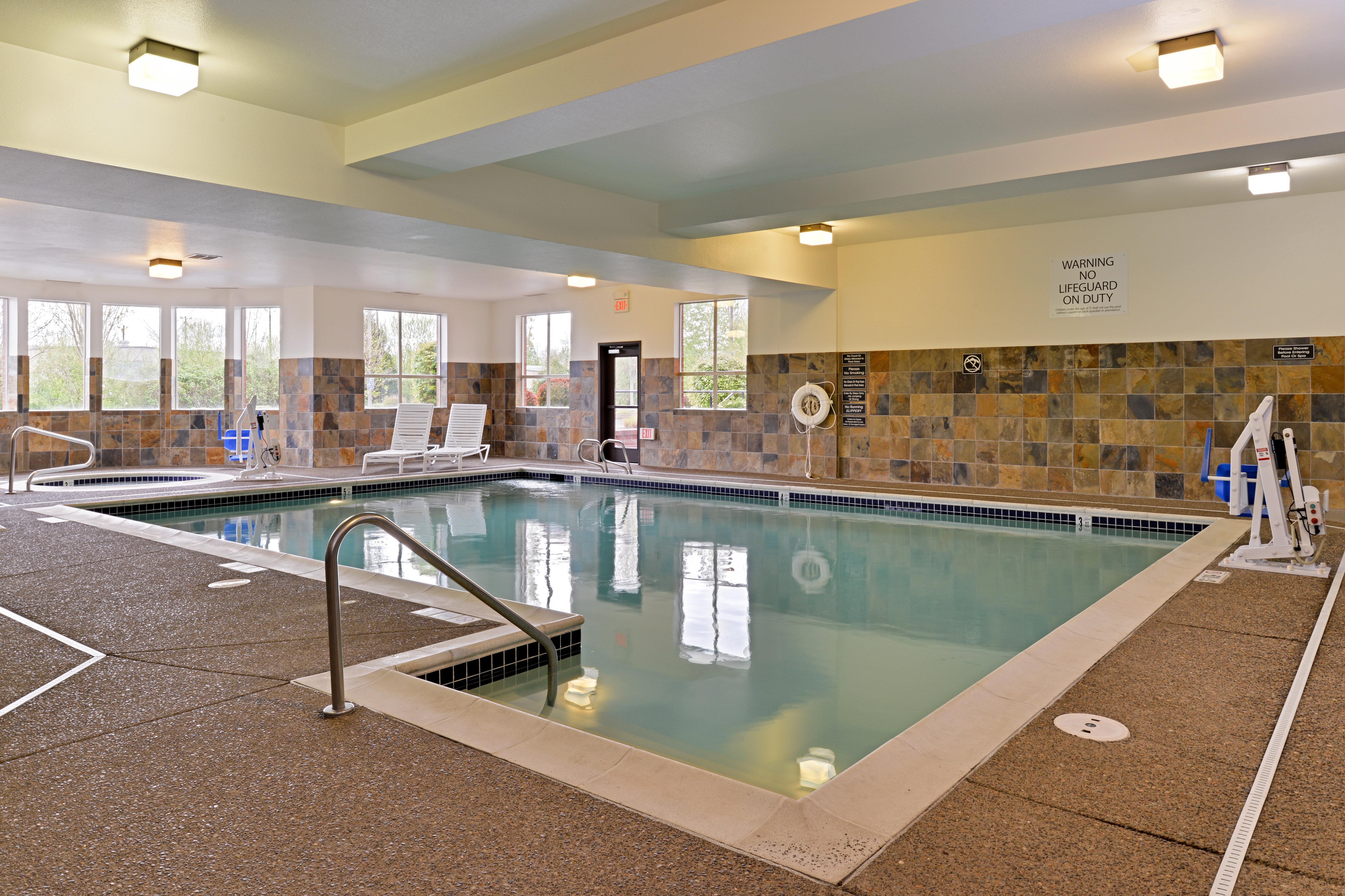 Holiday Inn Express Hotel & Suites Albany By Ihg Exterior photo